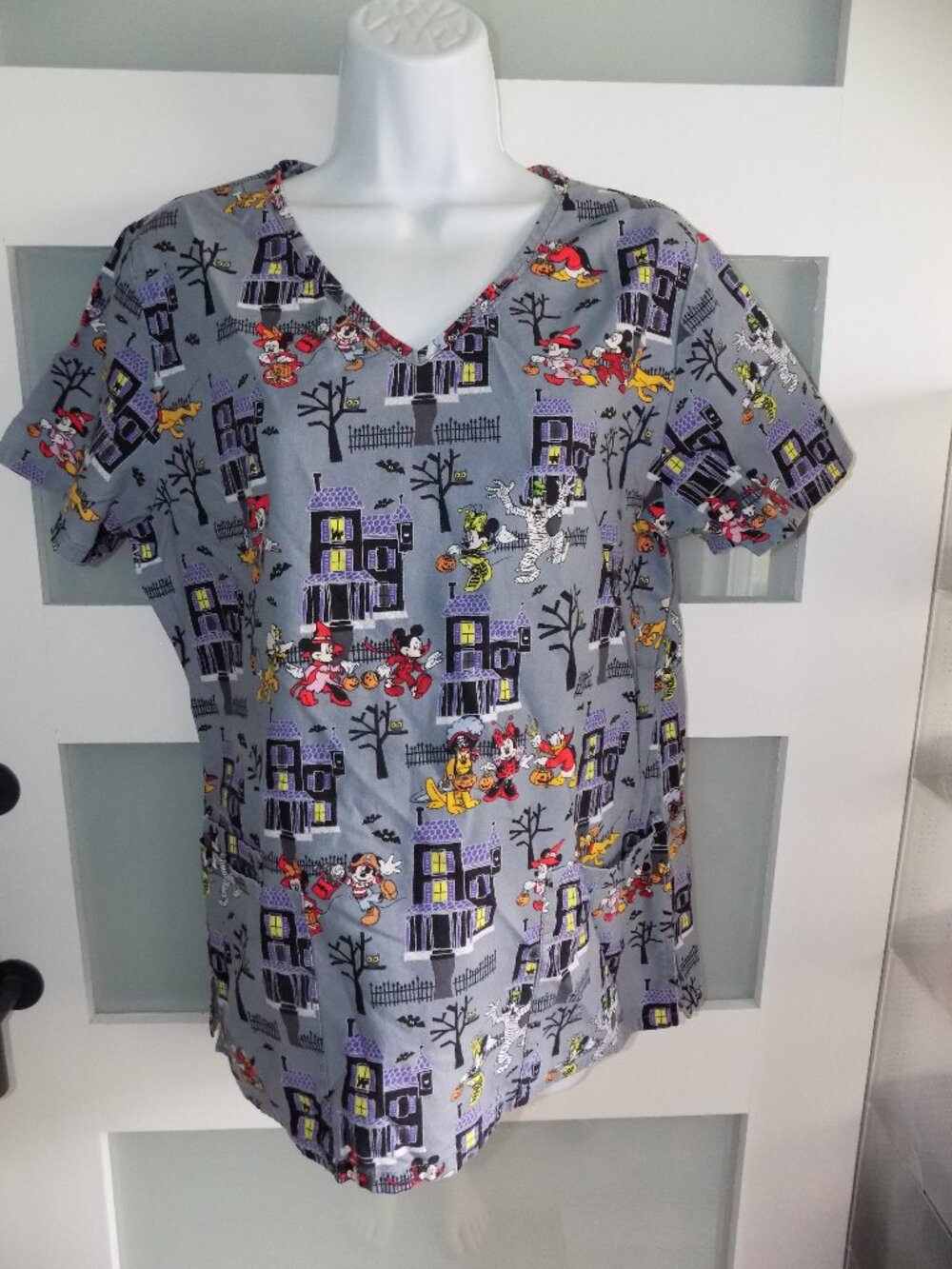 Disney Halloween Mickey/Minnie Haunted House Gray Scrub SS Shirt Size S Women's